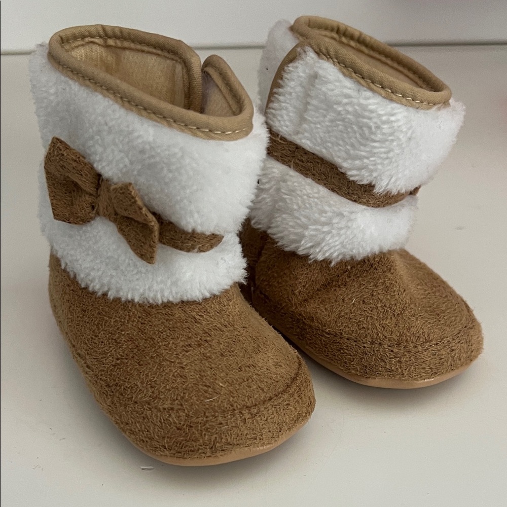 NWOT Infant Brown & White Faux-Fur Bow Booties - fits 6-9 months
